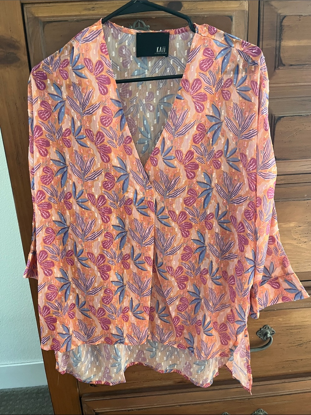 Kaii Peach Floral V-Neck Tunic with Pink and Blue Leaves Size Small NWOT
